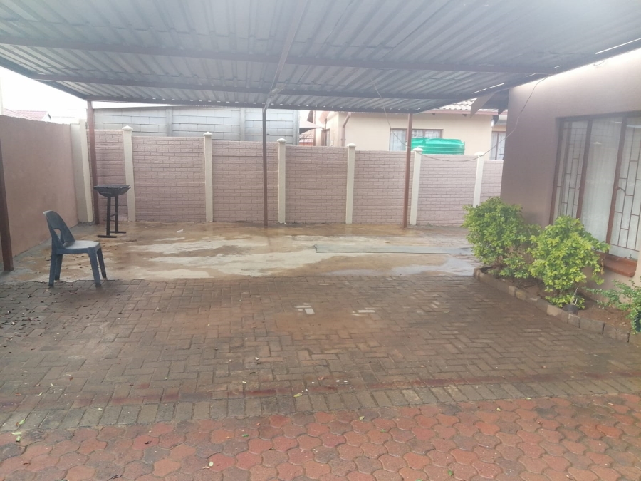 To Let 4 Bedroom Property for Rent in Tlhabane West North West